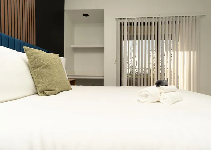 Boulevard 1br By Stadium Pool Parking Gym 04 Glendale