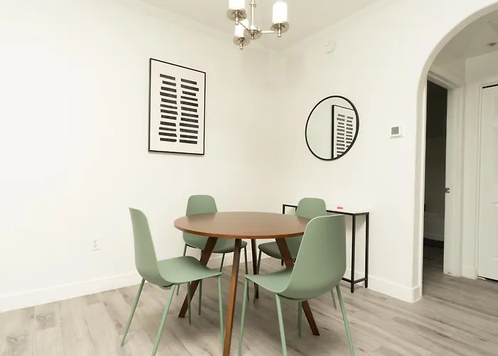 Boulevard 1br By Stadium Pool Parking Gym 04 Glendale